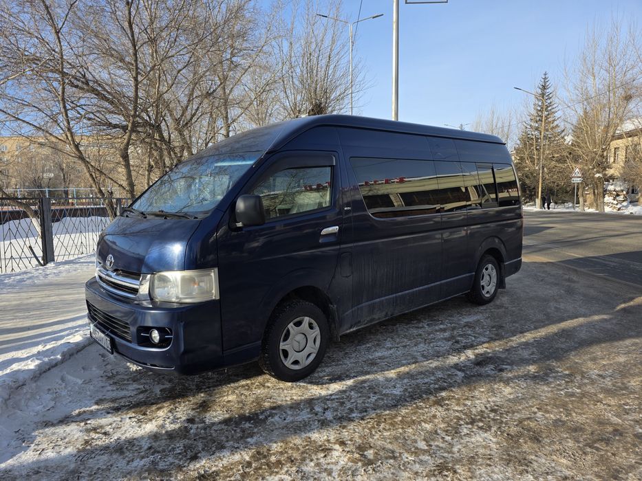 Три  микроавтобуса