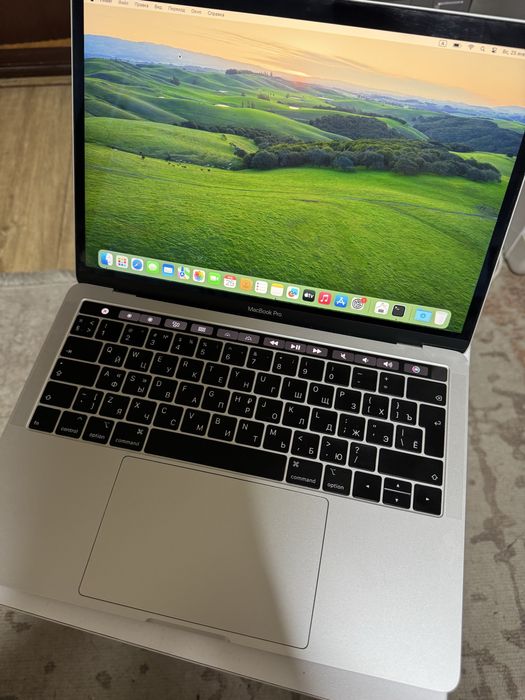 Macbook Pro Touch Bar 2019 года i5 8Gb ноутбук