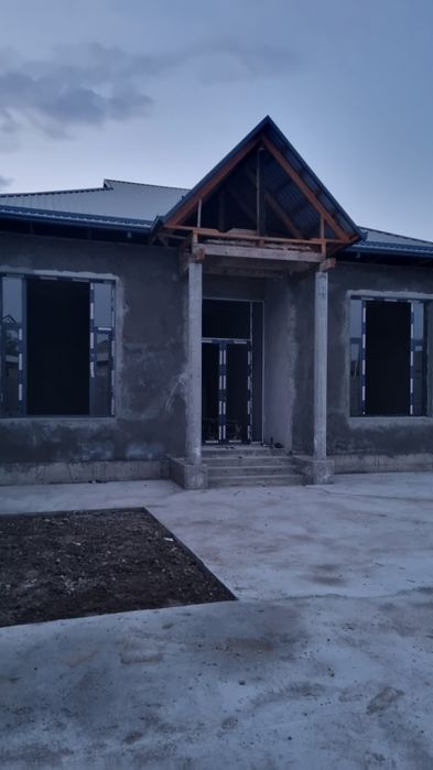 Nurafshon shahri uy 5 xona 140 kv