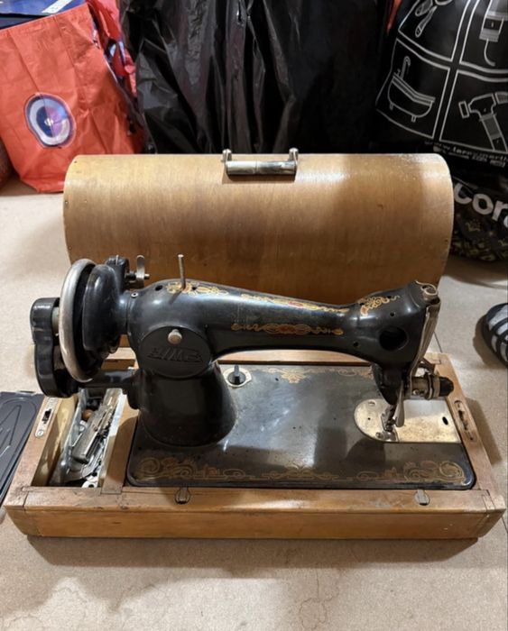 Mașină de cusut vintage