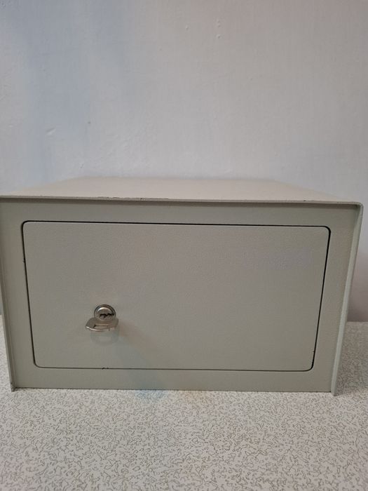 Сейф / каса  24,5/28/17