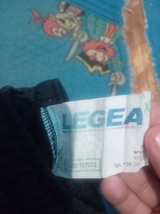 Pantaloni legea în care poți juca fotbal