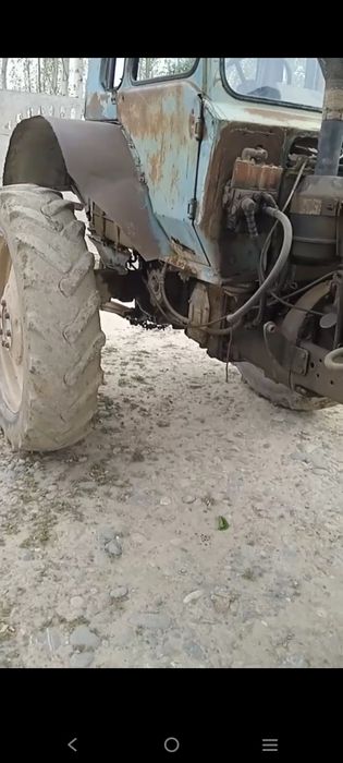 Belarus traktor sotiladi