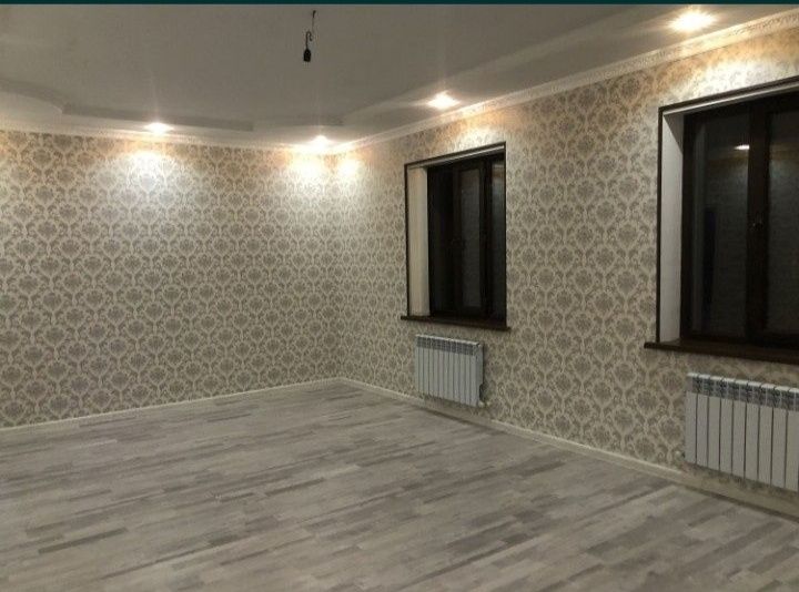 Поклейка обоев, галтели, плинтуса и молдинг.