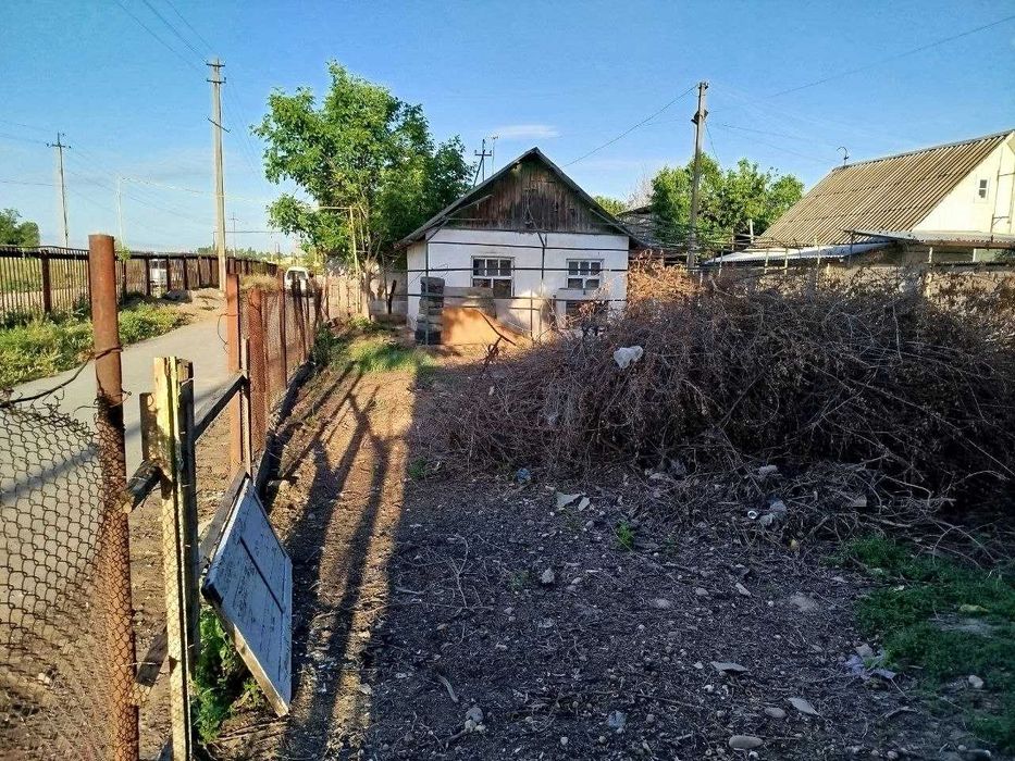 Дача недалеко от Ташкента,возле реки...