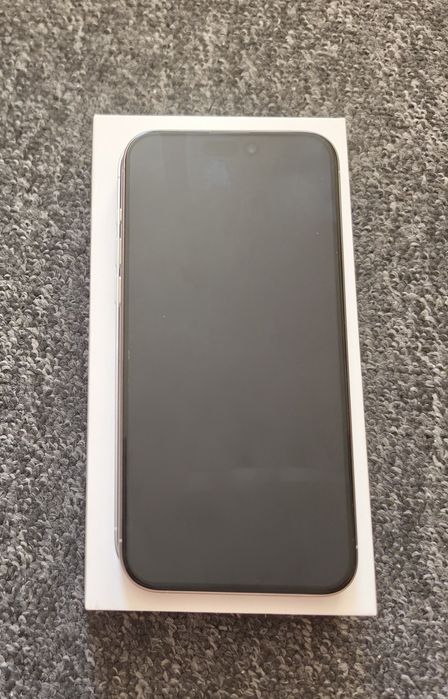 iPhone 15 Pro Max + Apple Watch Series 10