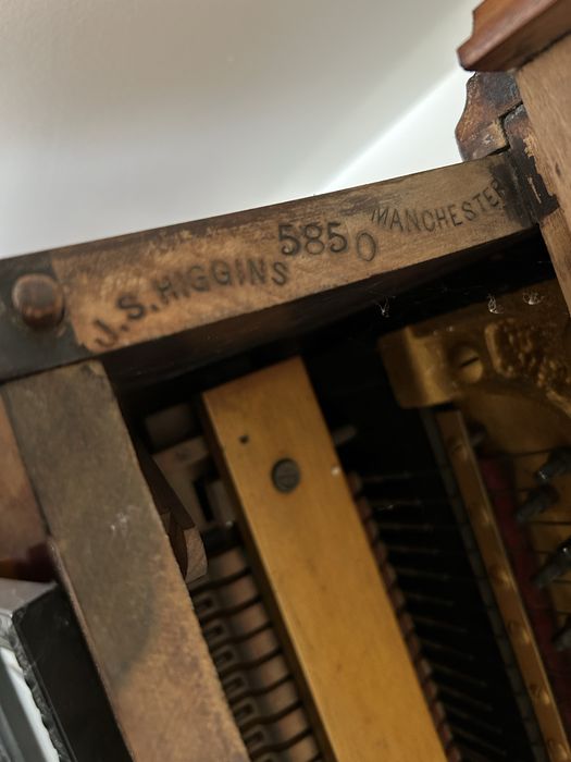 Pianina Bernard Brock