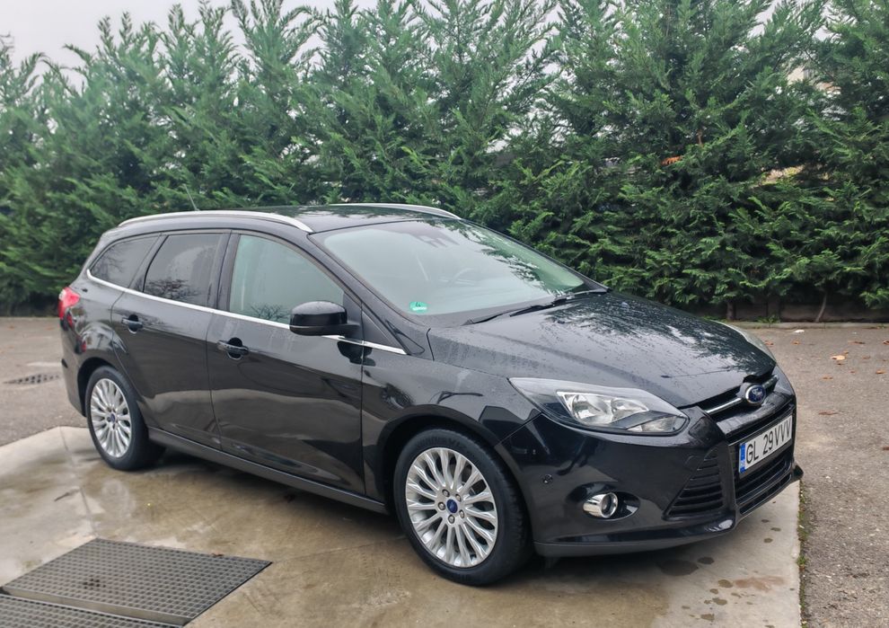 Vând sau schimb cu 8+1 Ford Focus 1.6 benzina euro 5