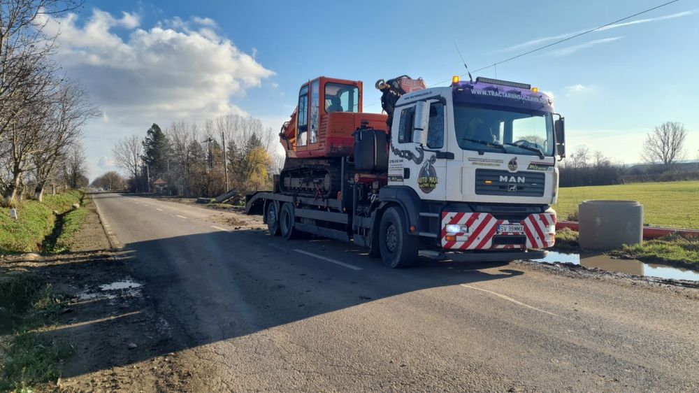 Transport Utilaje, Tractoare,  Inchiriez Macara
