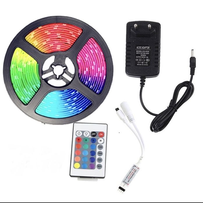 Bandă LED RGB 5 m cu 300 de LED-uri și telecomandă – impermeabilă pentru interior și exterior.