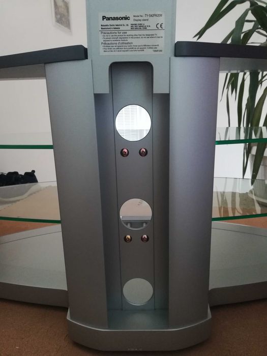 Поставка за телевизор с рафтове