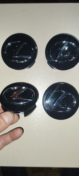 Продам комплект колпачков Lexus