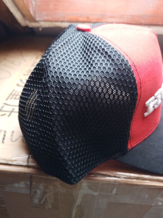 Шапки на Honda Marc Marquez HRC червено и черно!