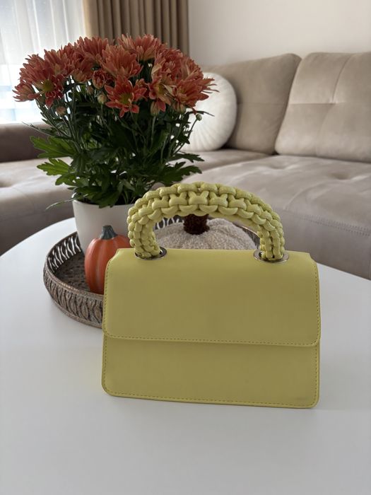 Малка чанта в жълто