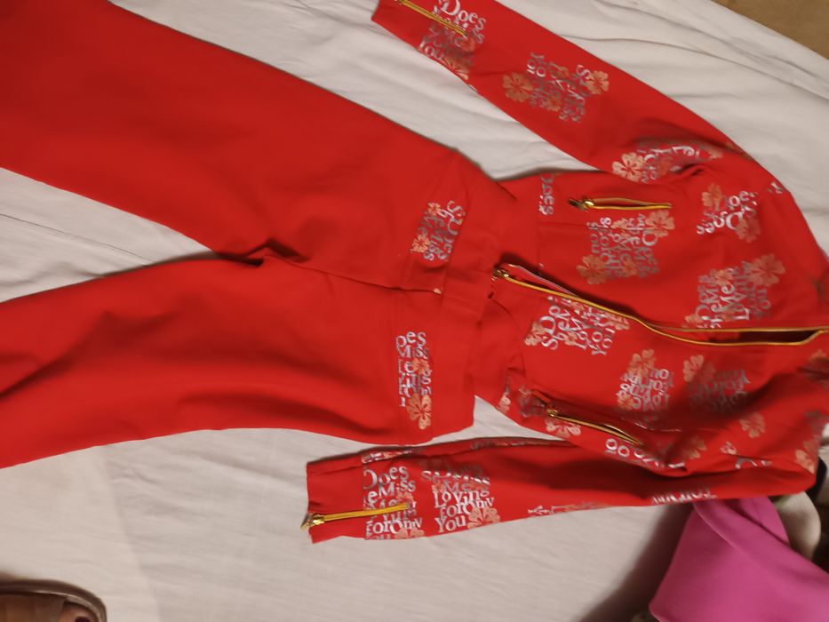 Продам  2 спортивных костюма