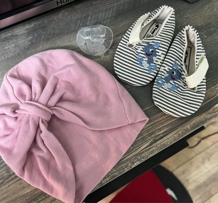 Продам шапочка, обувь, соска