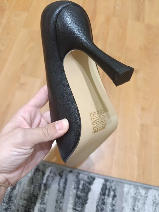 Нови дамски елегантни обувки