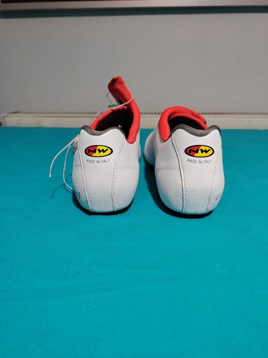 NORTHAWE Exremme RR talpă carbon, mărimea 44, interior 28,5 cm, defecți la stângul.