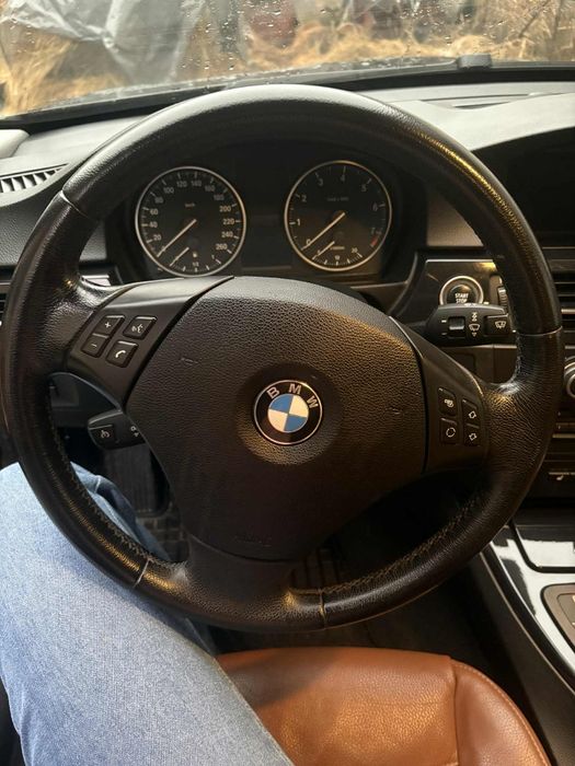 Vând BMW seria3,benzină,automată,nu scoate zgomote.