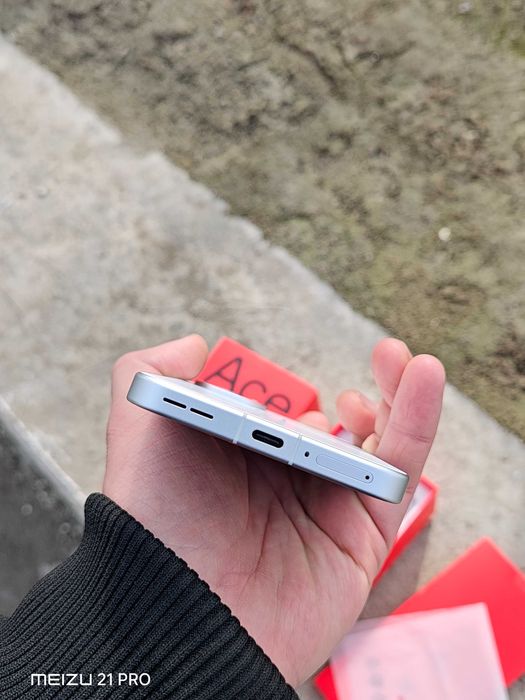Oneplus Ace 6 12/256 Gb sotiladi