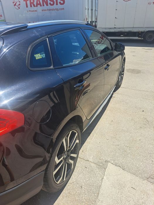 Волво v40 cross country 2.0 150