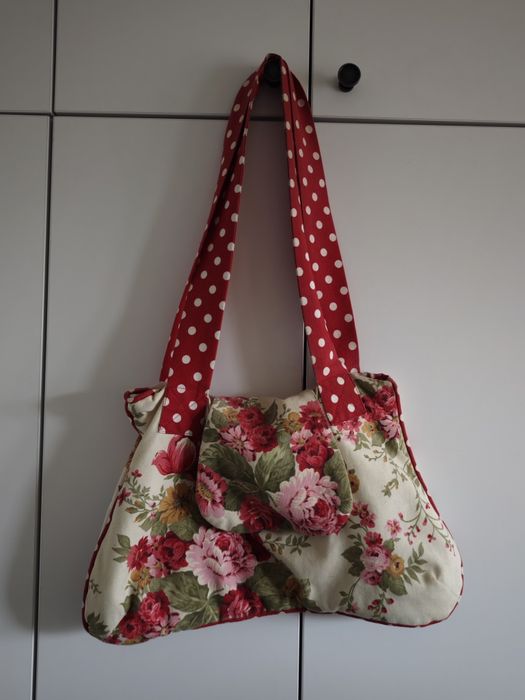 Ръчно шита дамска чанта