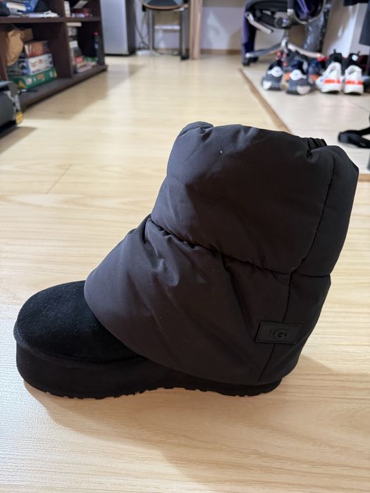 Ghete Ugg clasic novelty purtate o singura data, marime 40 noi