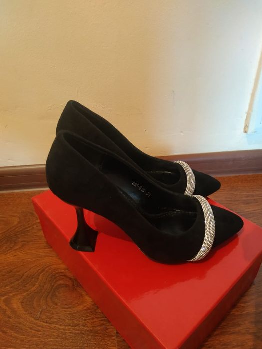 Туфли вечерние на каблуке размер 36