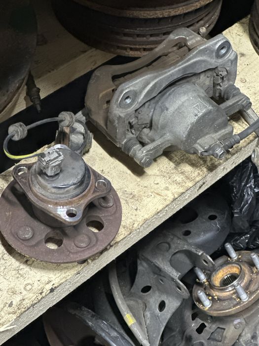 Цафа,амортизаторы,ступицы, тормозный диски