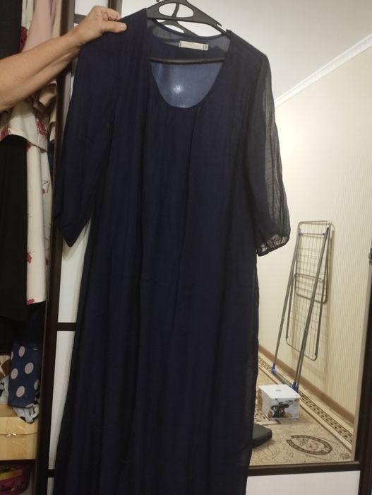 Продам платья, костюмы разных материалов