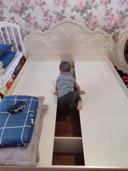 Спальный гарнитур б/у