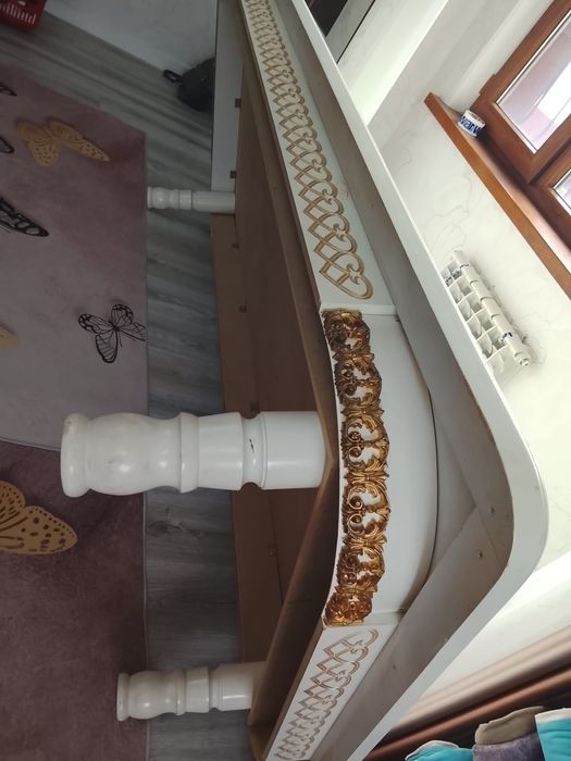 стол прочный новый