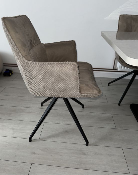 Vand 6 scaune rotative, ca noi