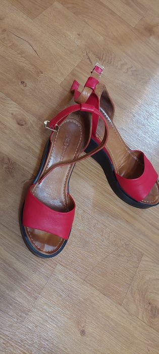 Босоножки женские