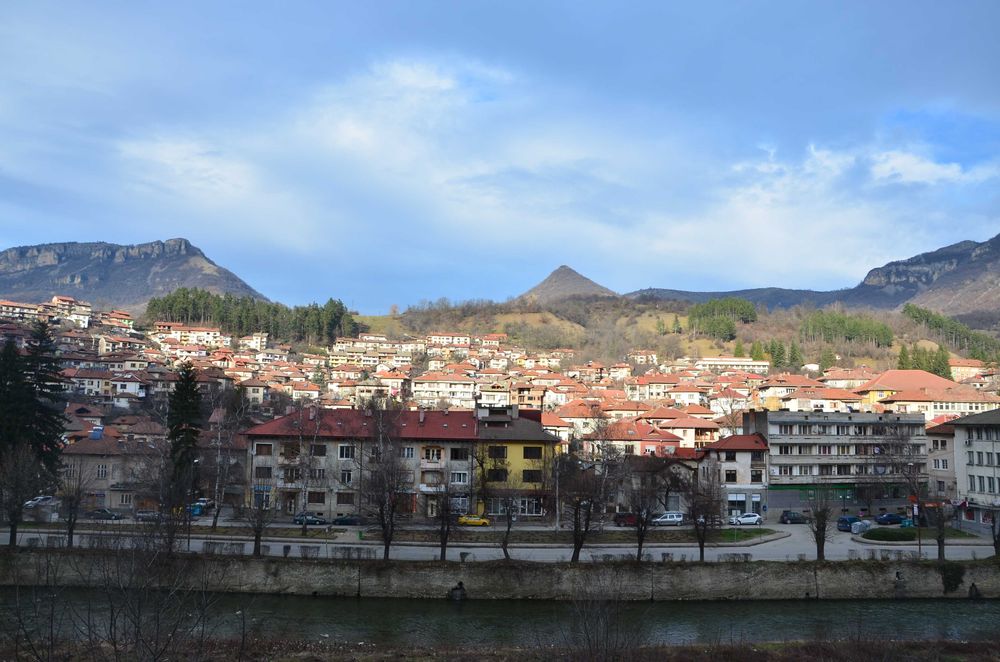 Супер Апартамент в Тетевен - на топ локация (готов за живеене)