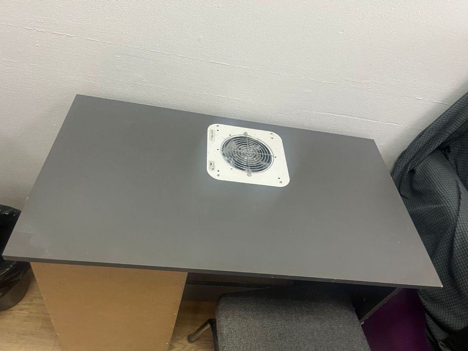 Маникюрный стол , стульчик