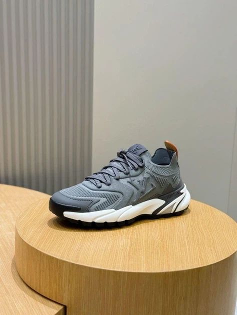 LV Runner Tatic Sneaker Grey