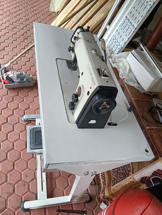 Vând mașină de cusut liniara