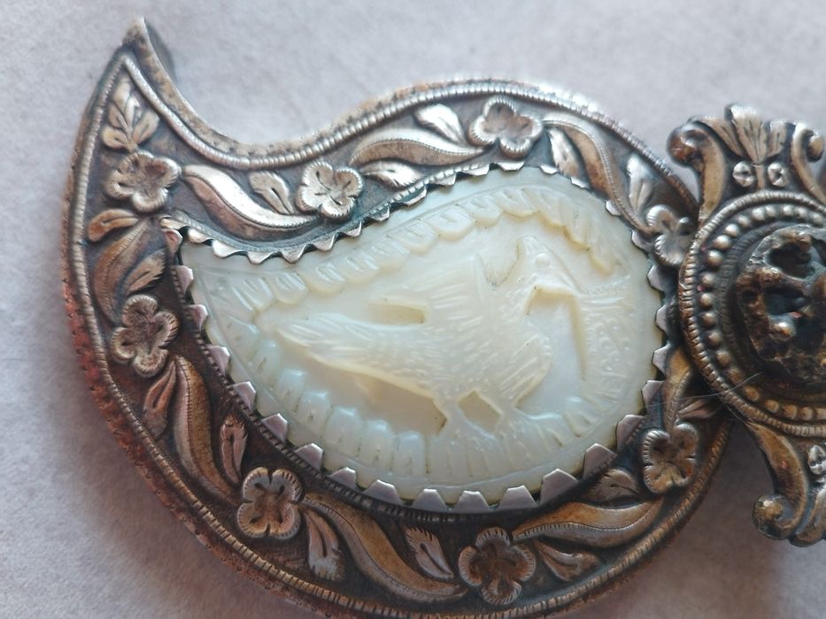 Сребърни пафти с седеф.