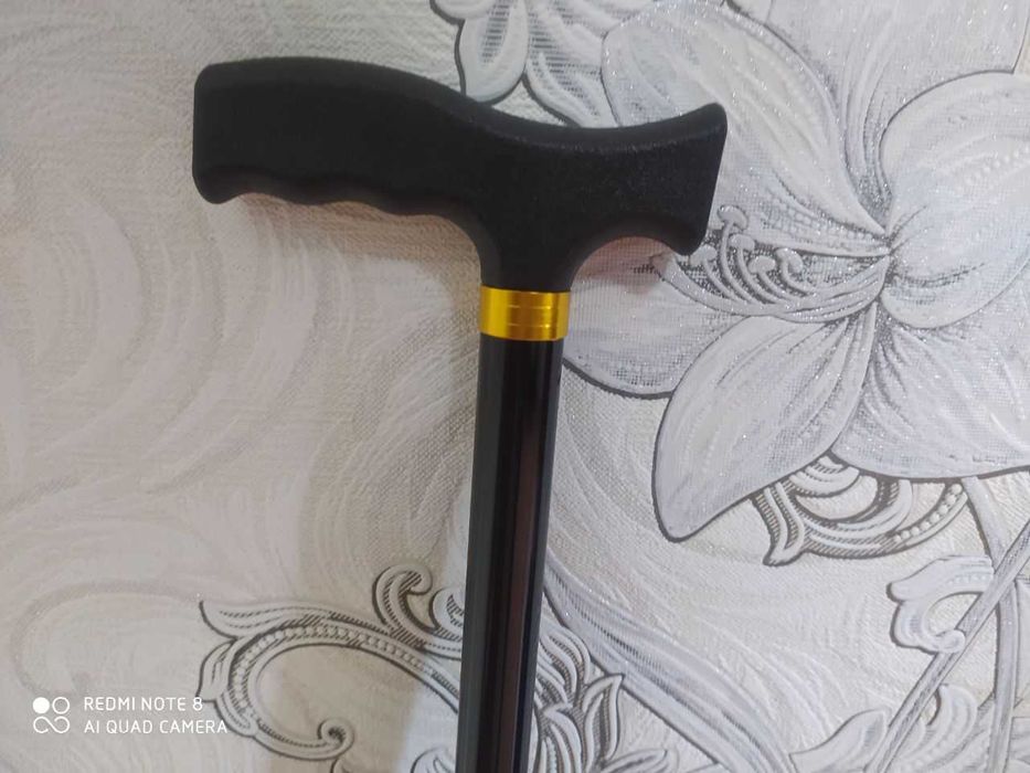 Доставка. Черная металлическая трость, удлиняется