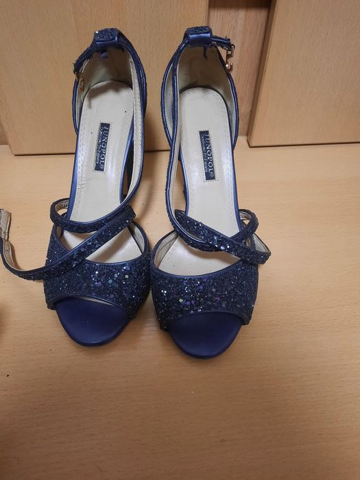 Продам босоножки