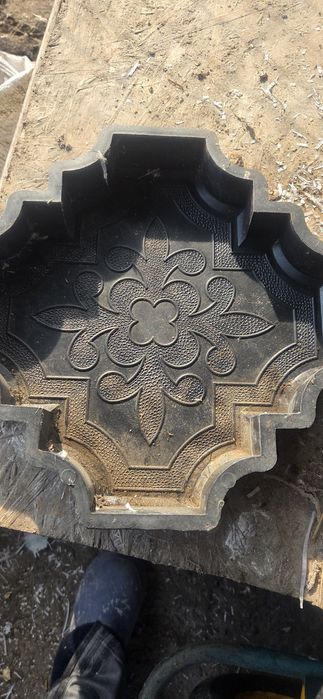 Matrite pavaj curățate de beton