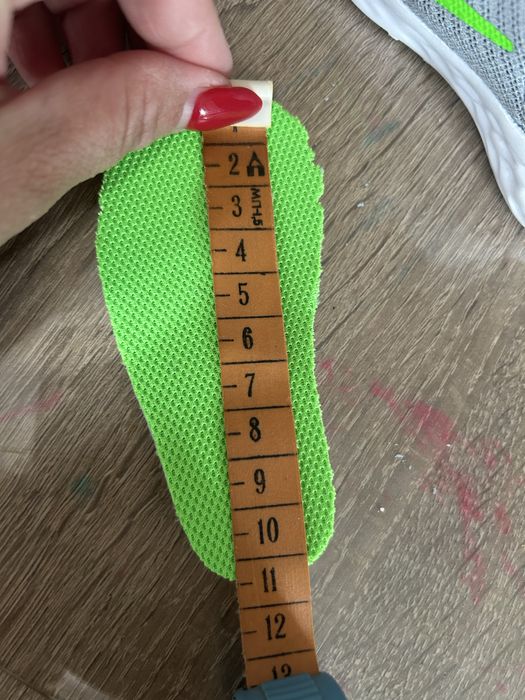 Маратонки Nike номер 17