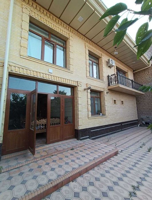 7 хонали, 6 сотикдан иборат булган ховли сотилади.