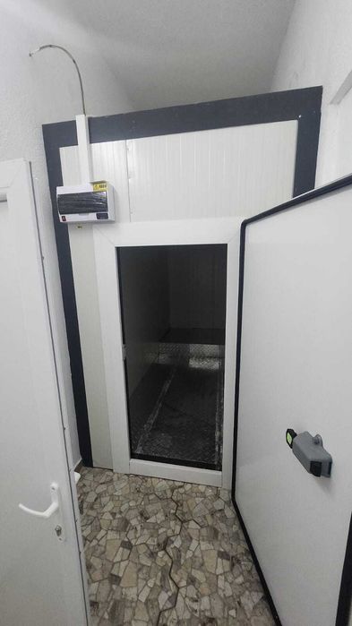 Hala cu frigider industrial și Teren de Închiriat