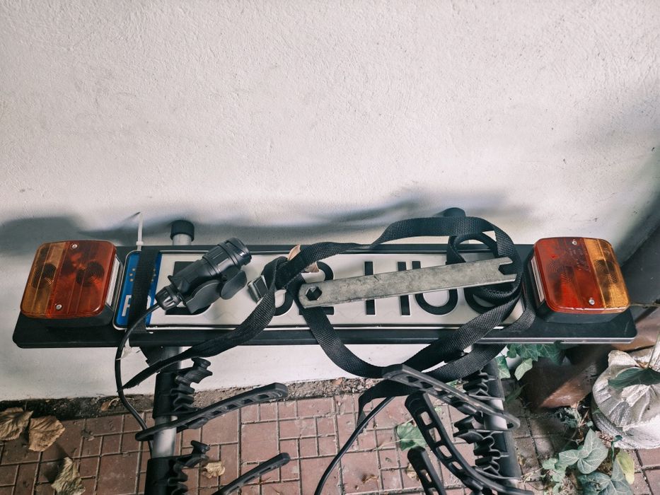 Suport 4 biciclete prindere carlig Thule HangOn 9708 și placa număr cu ambele variante de pini