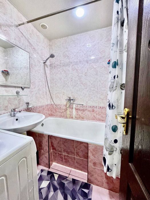 Продается 3 комнатная квартира 10 мкр 3 этаж