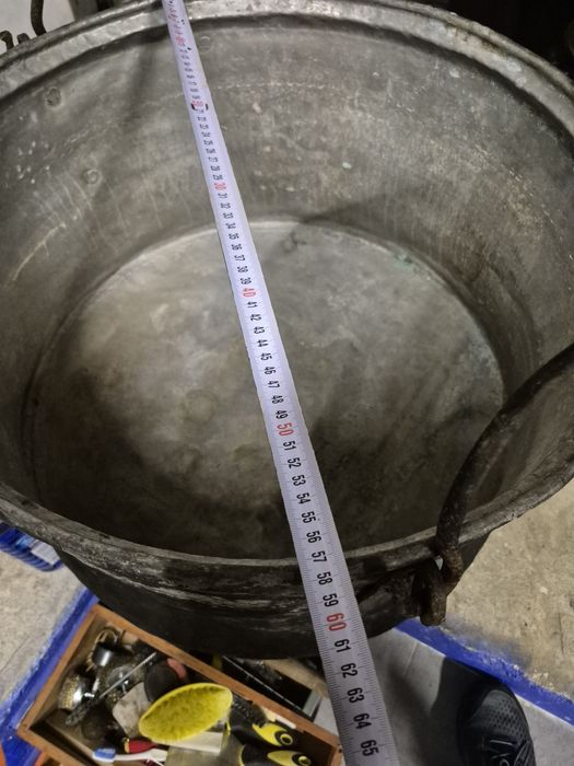 Стар кован казан