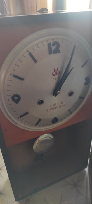 Ретро часовник с ключ