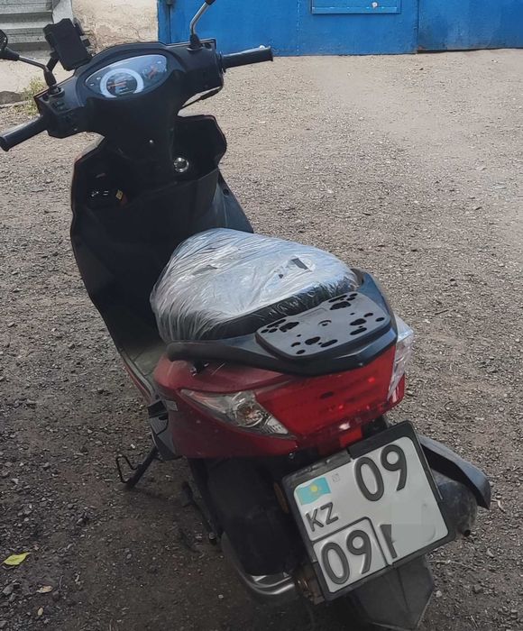Скутер  M-8  ...
